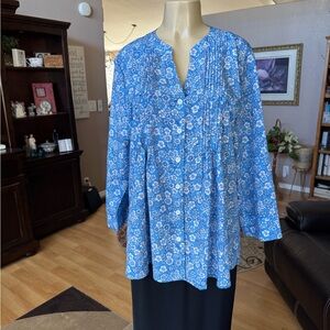 Boutique blue, white & gray floral 3/4 sleeves Vneck blouse-size XL